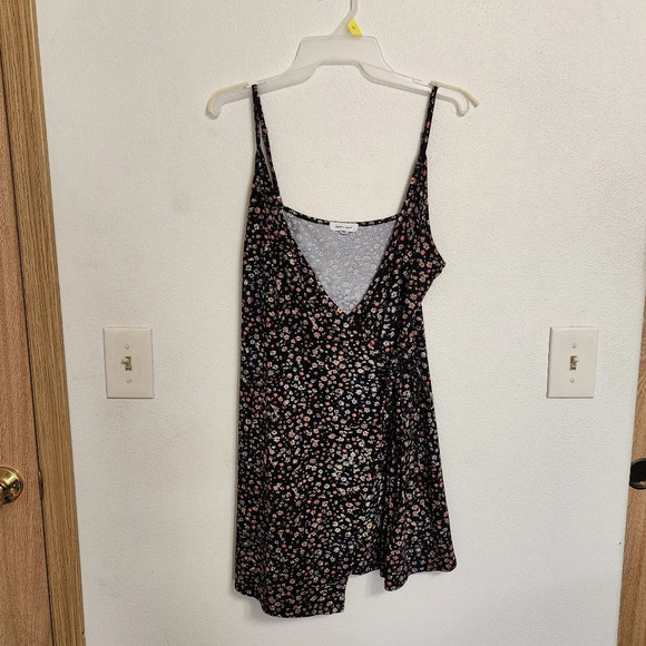 Black floral Stitch and Pine dress size large‎ - Picture 9 of 12